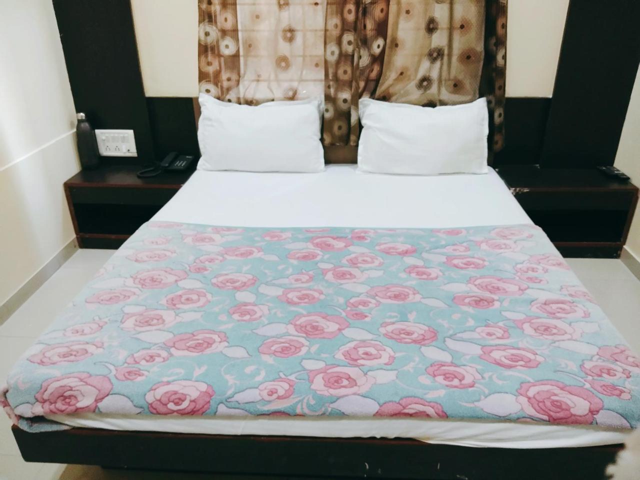 Hotel Krishna Palace Ахмедабад Екстер'єр фото